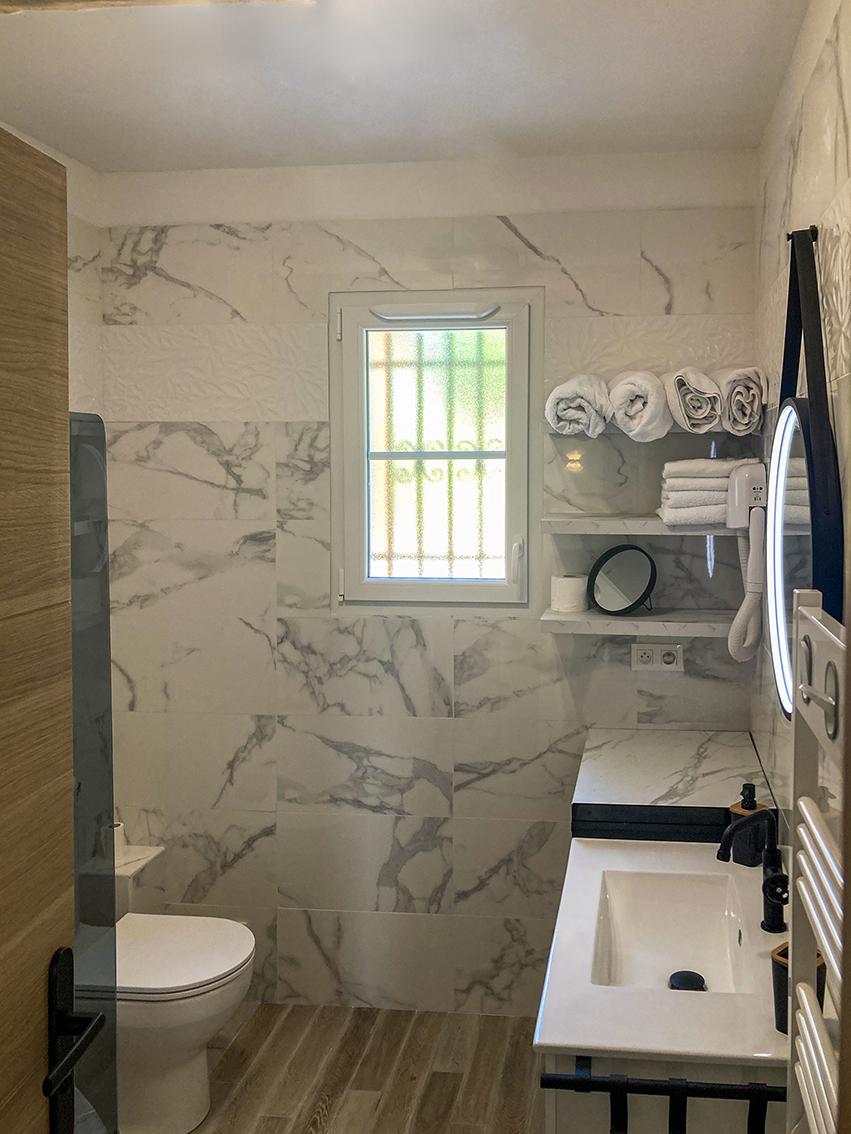 Gîte Le Mas des Oliviers, salle de bain.