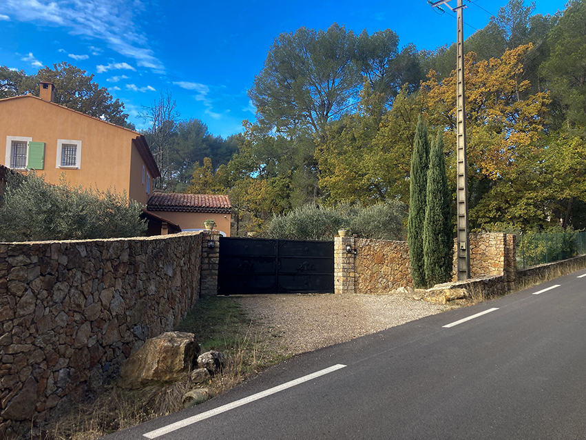 Gîte Le Mas des Oliviers. Entrée principale.