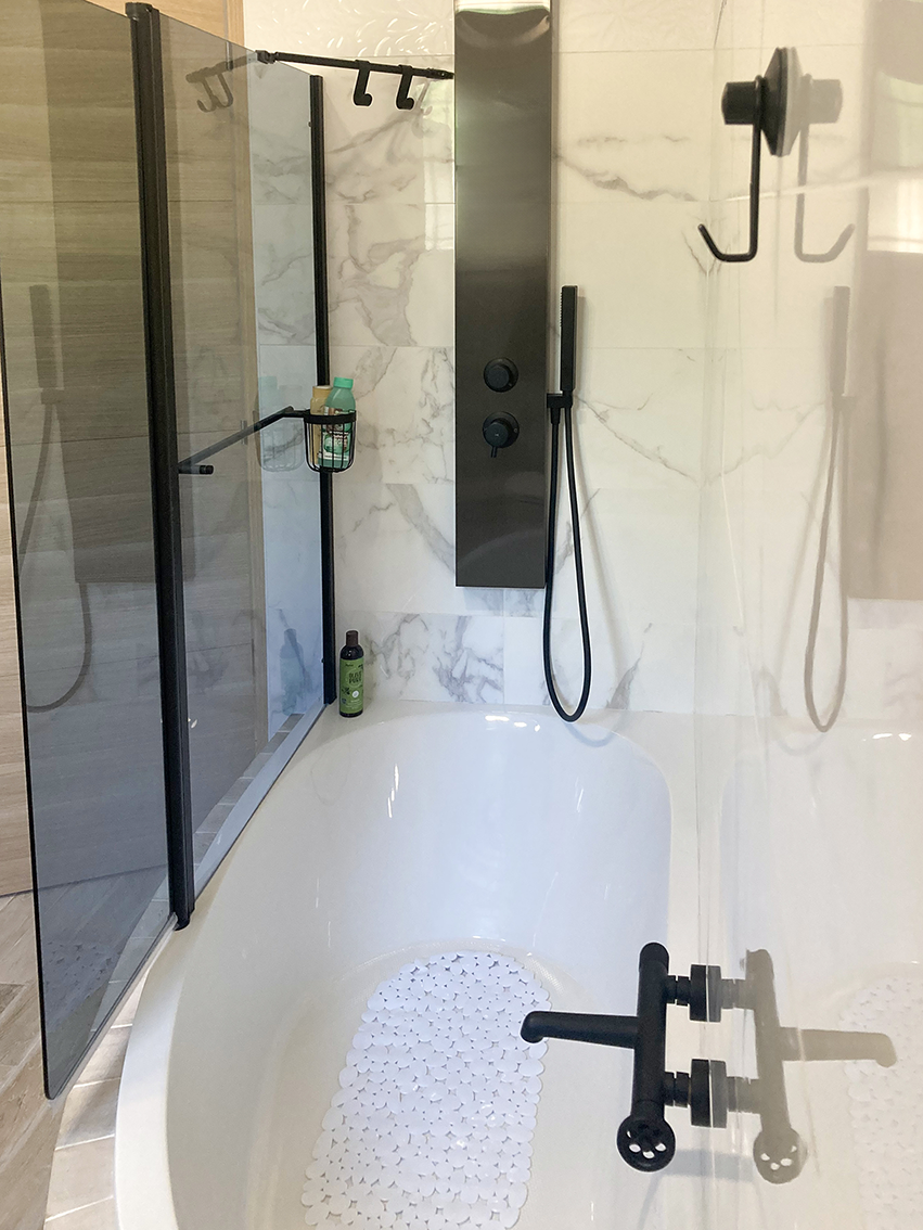 Gîte Le Mas des Oliviers, salle de bain, baignoire