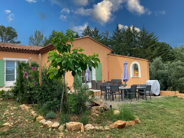 Gîte Le Mas des Oliviers, location de vacances Var Draguignan privée du gîte avec barbecue.